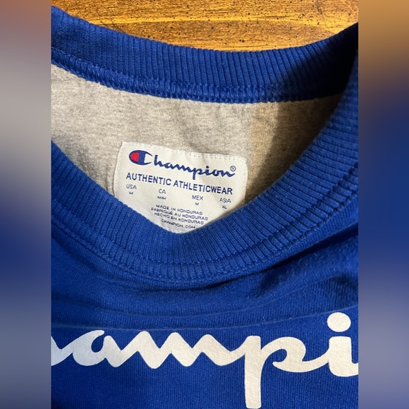 Champion Crop Sweater - Picture 5 of 6